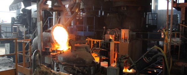 Forno elettrico di colata da 4,5 ton con sistema di inoculazione in flusso.